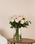 Rosa Rosenstrauß mit klassischen langstieligen Rosen