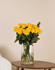 Gelber Rosenstrauß mit klassischen langstieligen Rosen