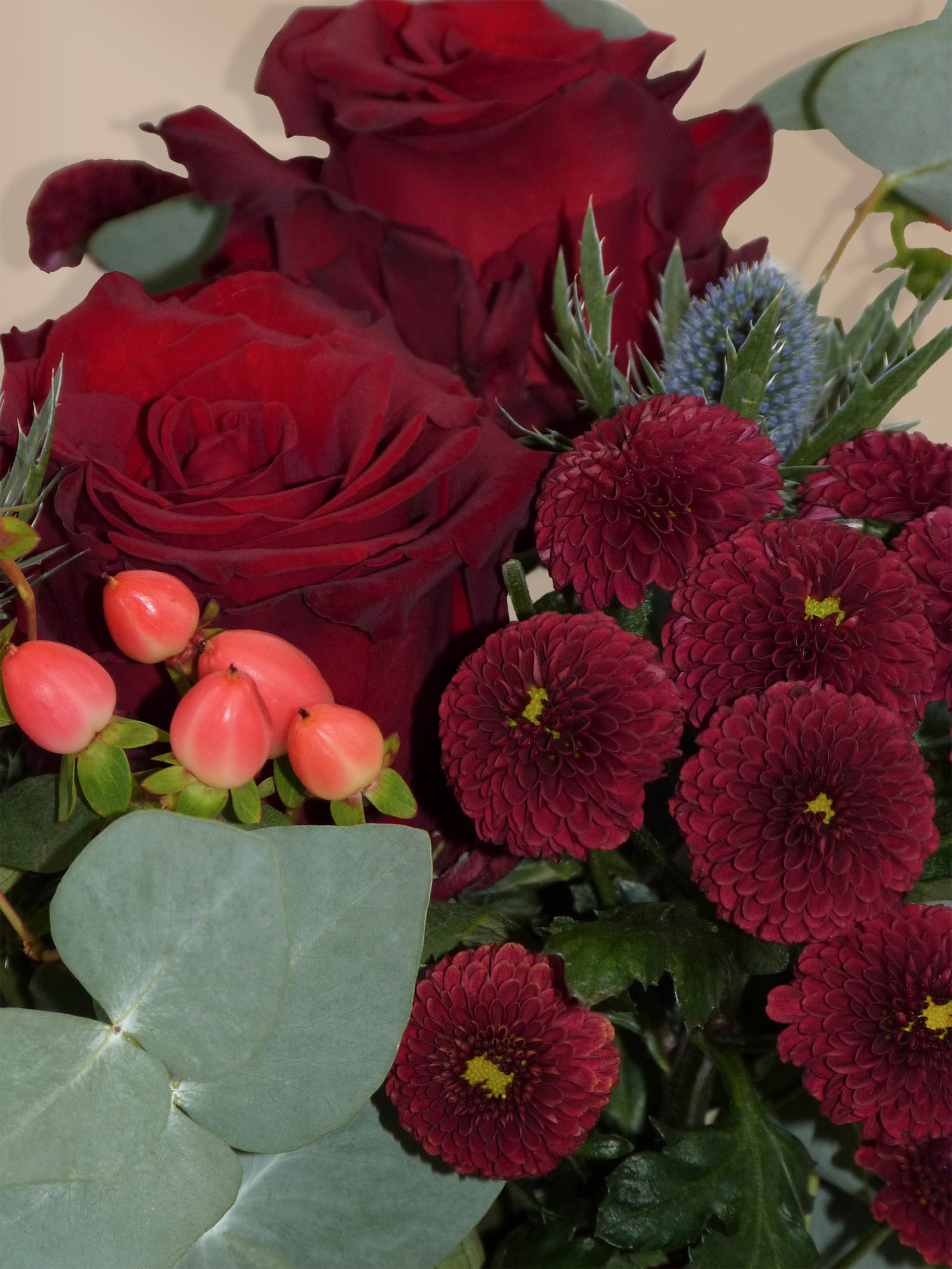 Detailansicht Mystic Red – Edle rote Blumen verschenken mit Wunschlieferdatum in ganz Österreich