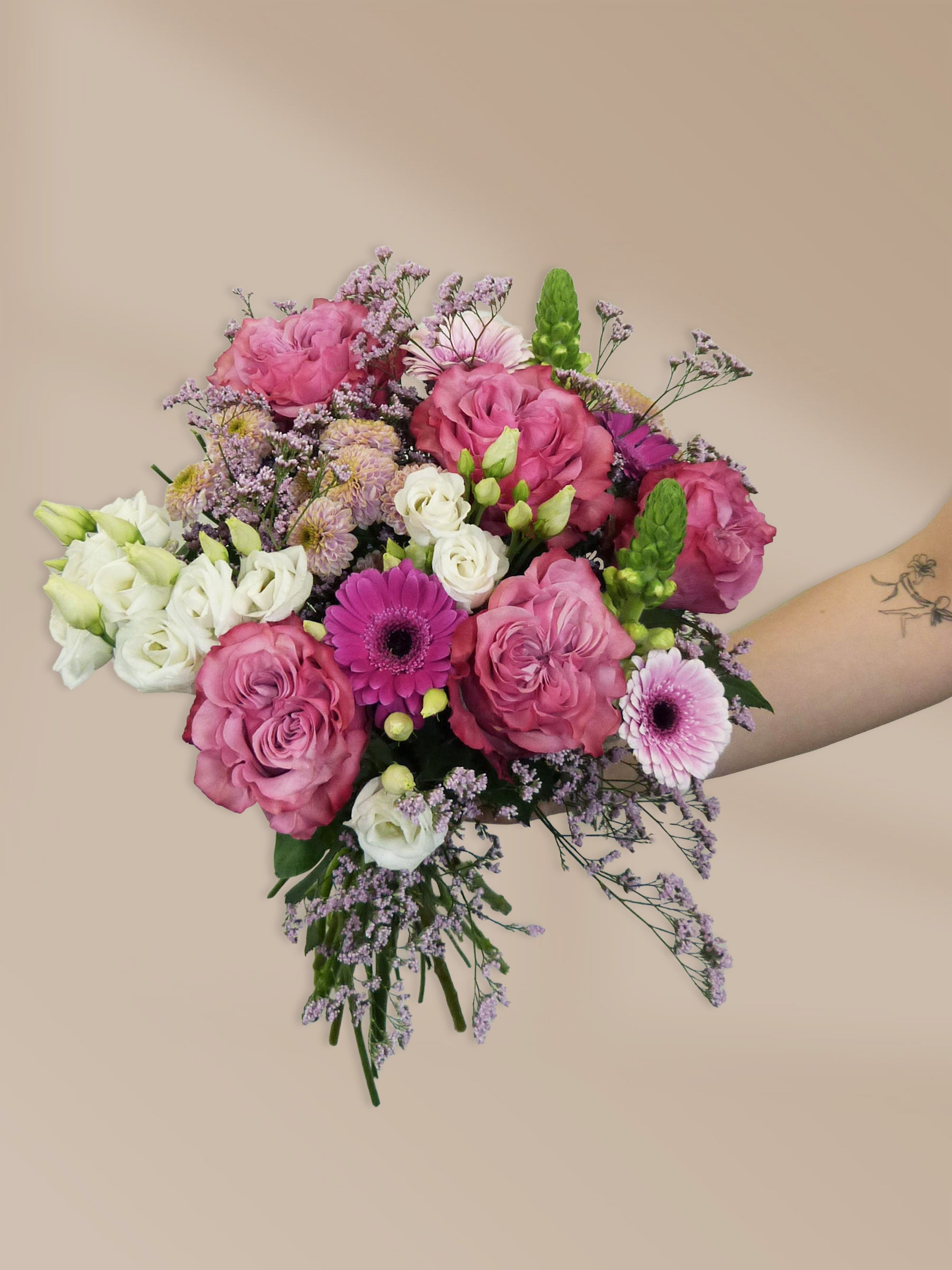 Pink Paradise in der Hand – Stilvoller Blumenstrauß in Lila und Pink als Geschenk verschicken