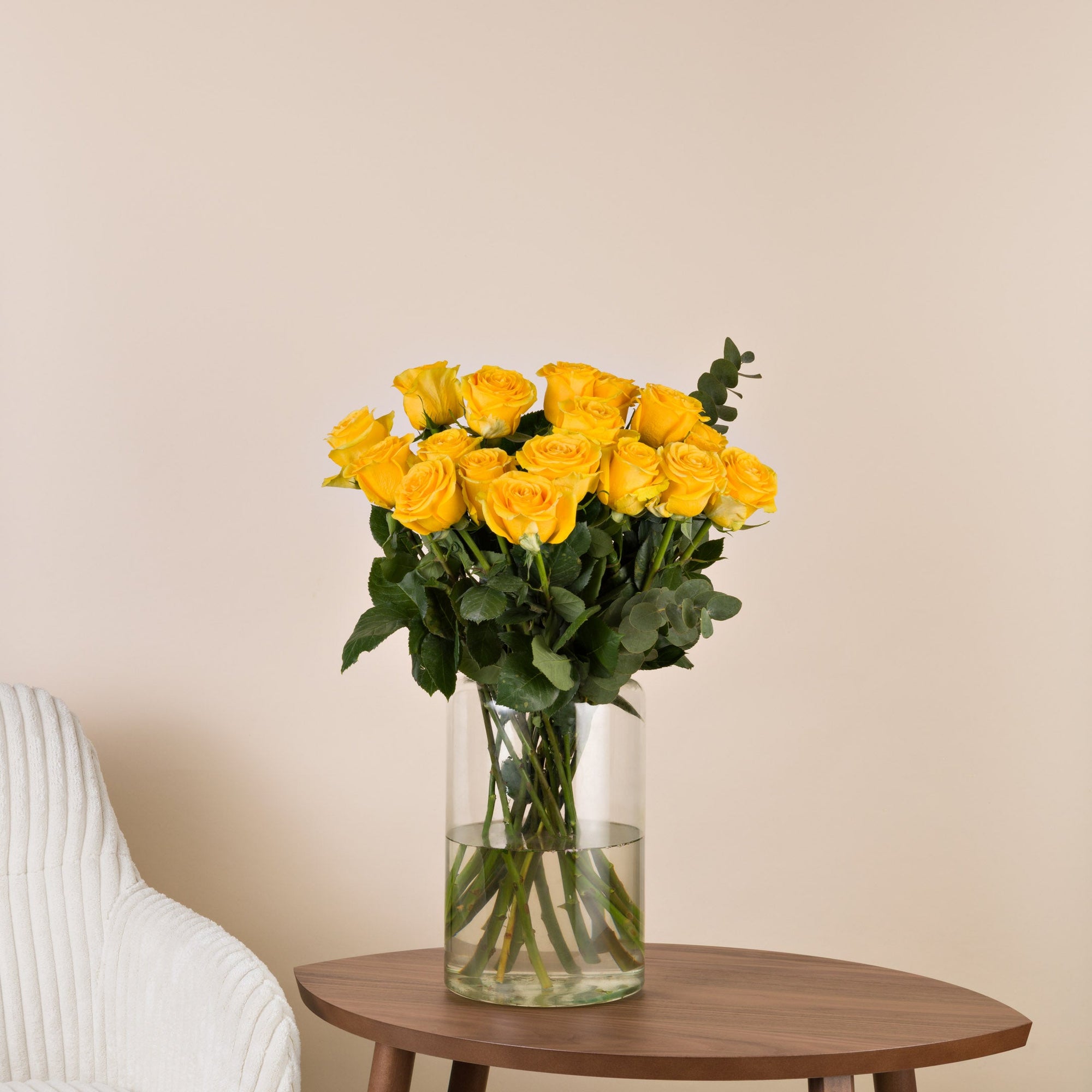 Gelber Rosenstrauß mit klassischen langstieligen Rosen