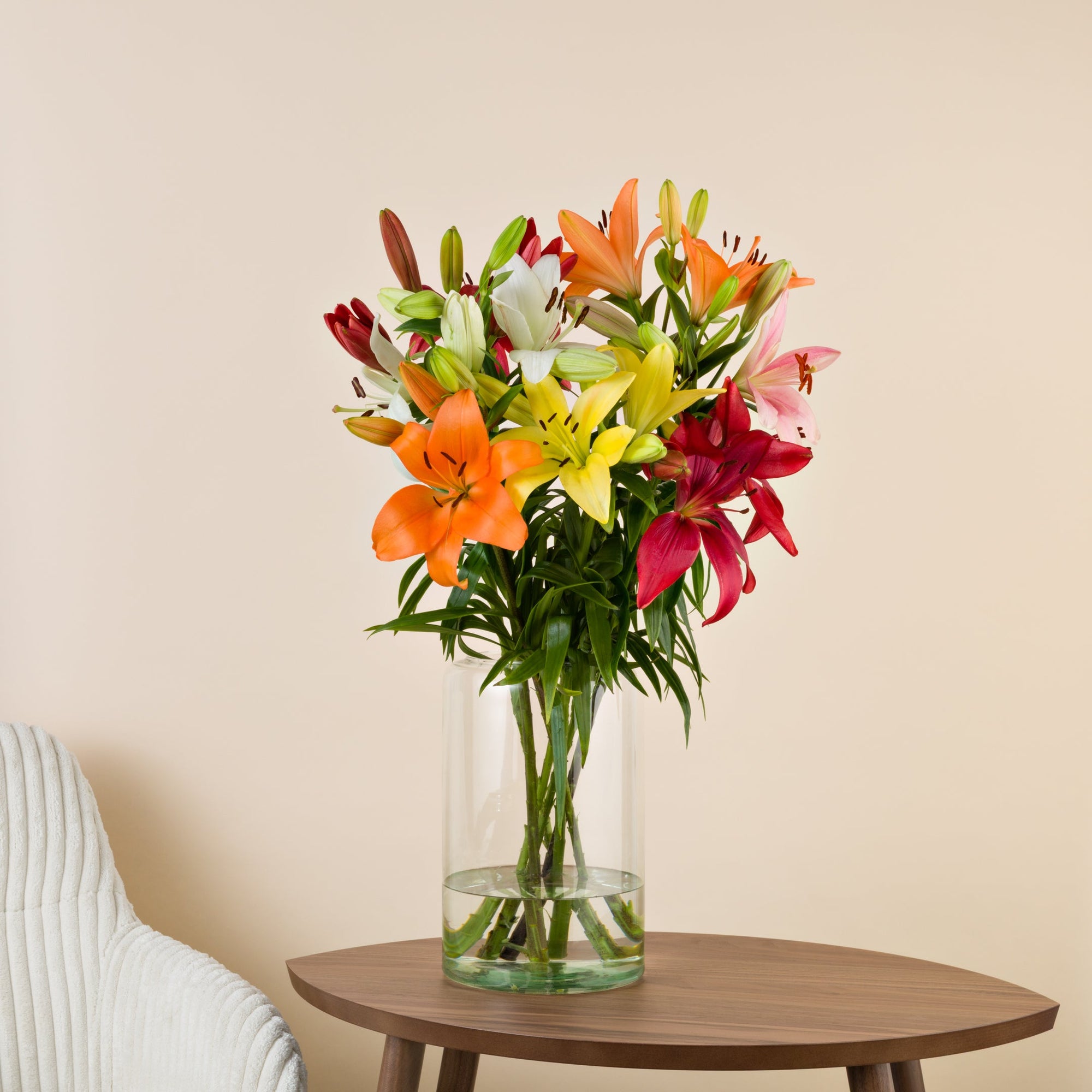 Bunter LA-Lilienstrauss in Rosa, Rot, Weiss, Orange und Gelb