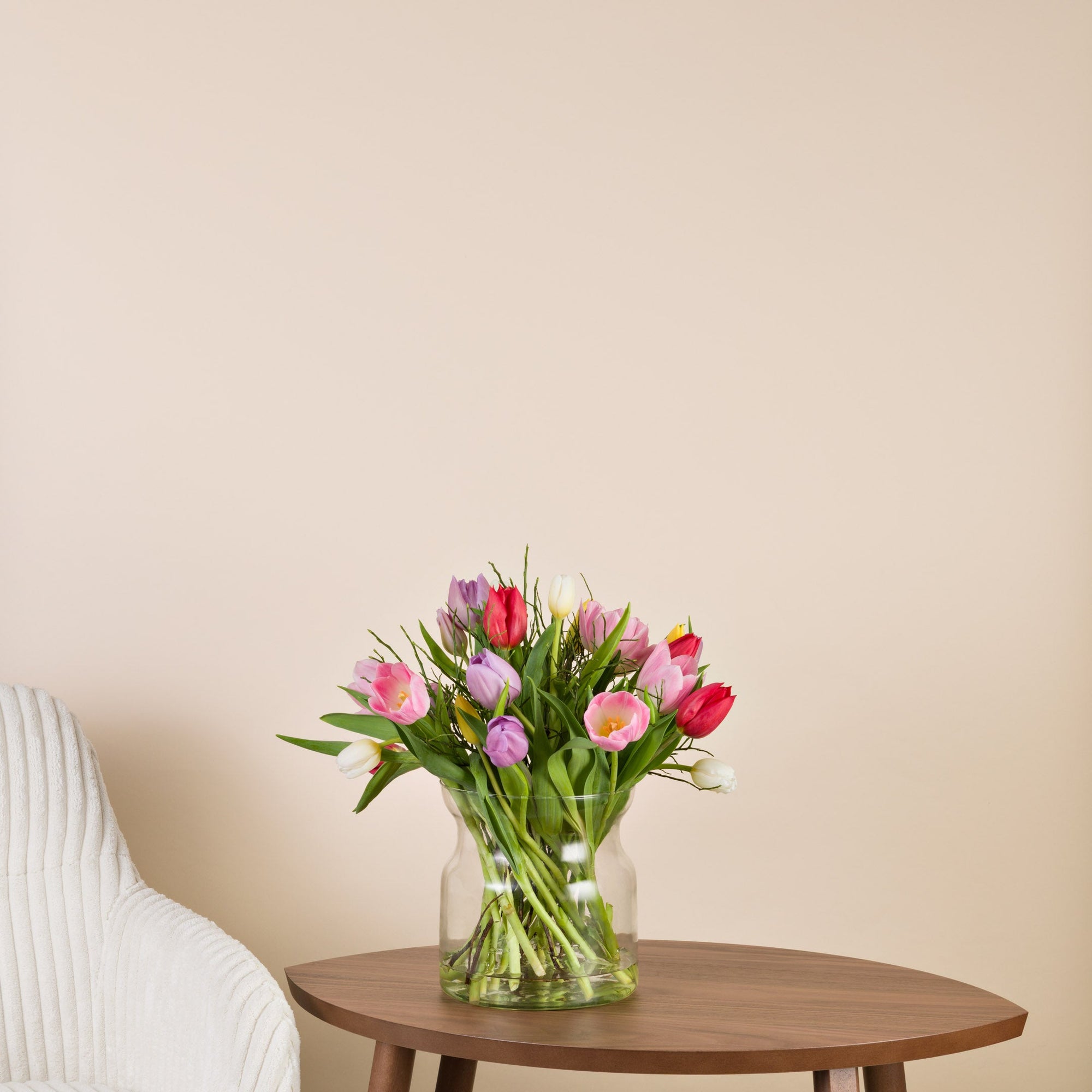 Bunter Tulpenstrauss in Weiss, Gelb, Lila und Rot - mittlere Groesse