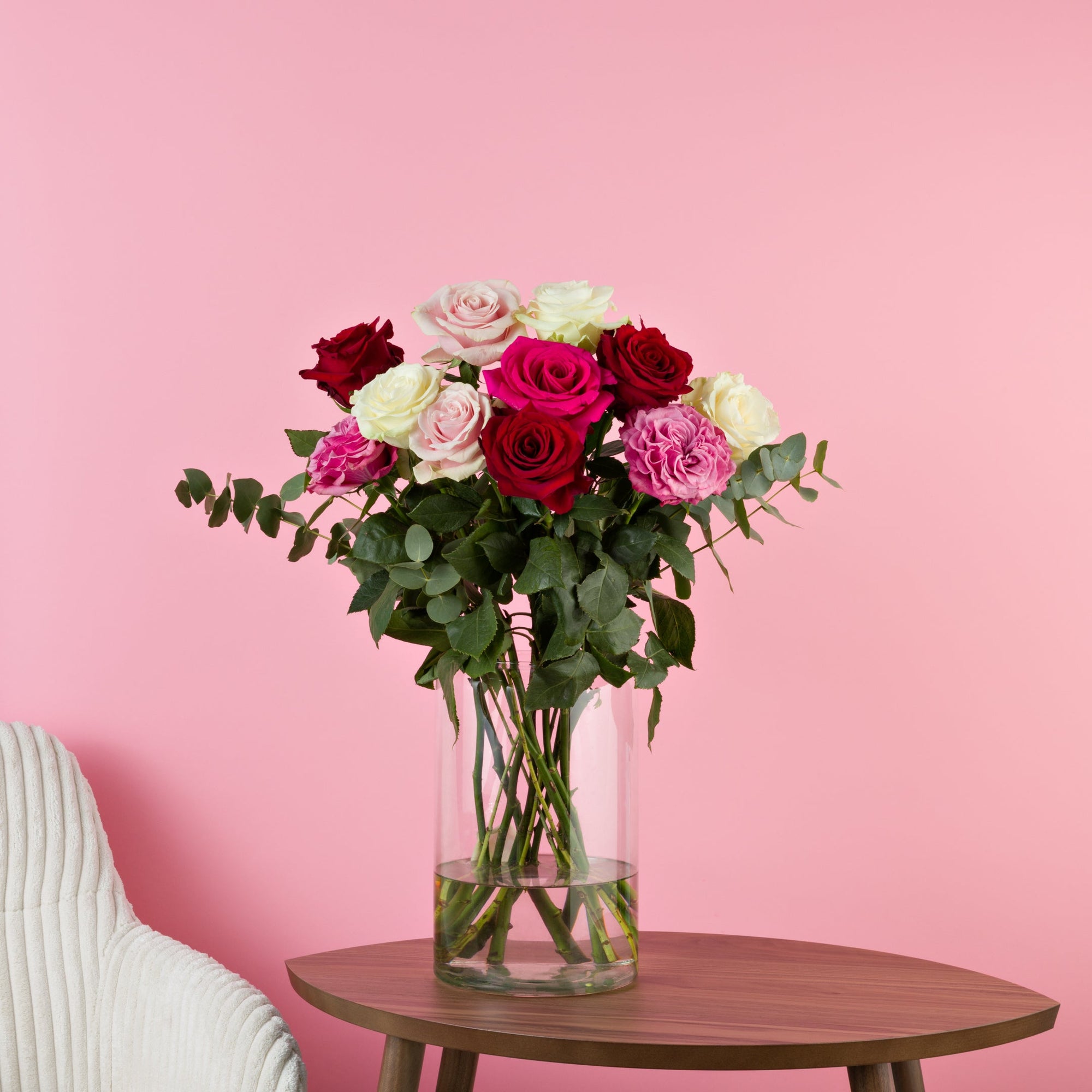 Rosenstrauss aus roten, rosa und weissen Rosen