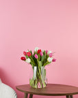 Tulpenstrauss in Weiss, Rosa und Rot mit Heidelbeere